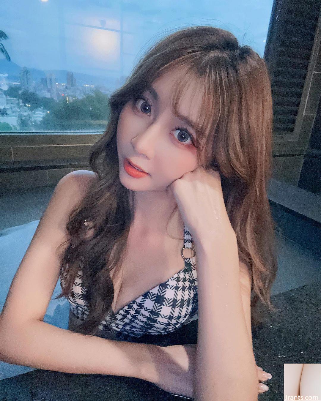 Đôi chân xinh đẹp của cô gái xinh đẹp “elsa” đang quyến rũ trong buổi phát sóng trực tiếp. Hình ảnh quá ác (10P) - Ảnh 8