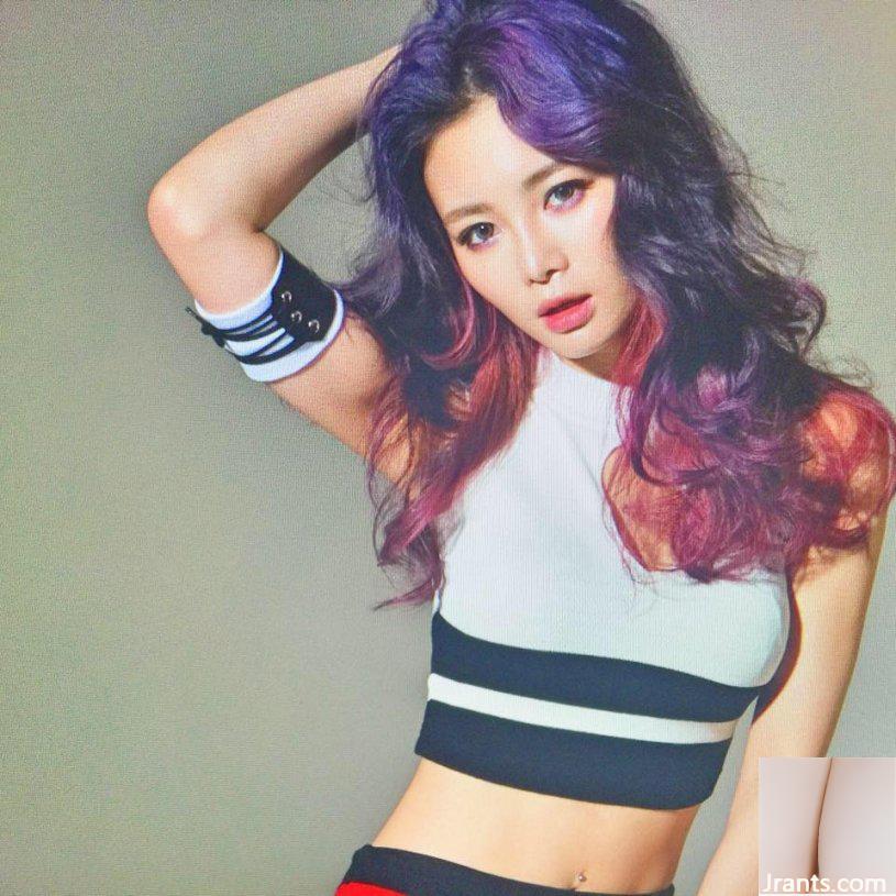 Hot girl chân dài Shu Zichen với hình chữ V khoét sâu kéo dài đến rốn đứng lộn ngược trên lưng ngựa trên bãi biển (48P) - Ảnh 7