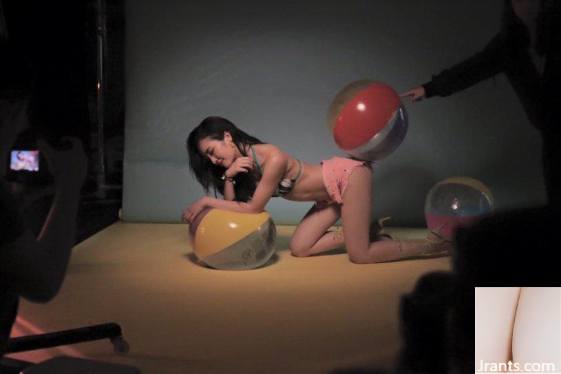 Hot girl chân dài Shu Zichen với hình chữ V khoét sâu kéo dài đến rốn đứng lộn ngược trên lưng ngựa trên bãi biển (48P) - Ảnh 9