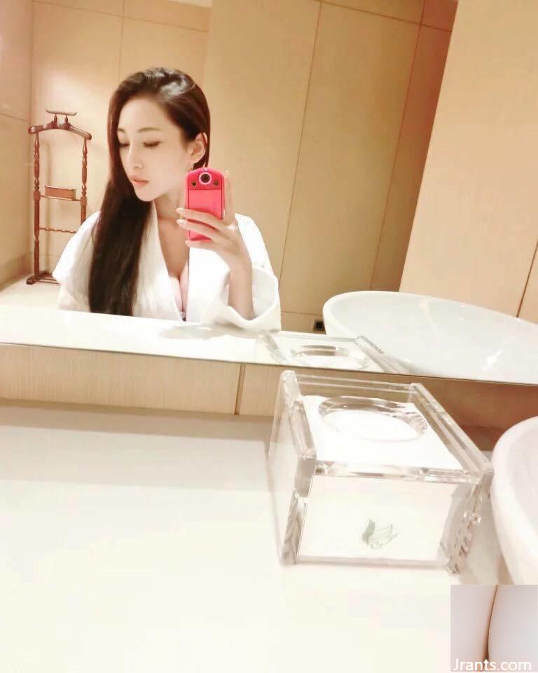 Cô gái nóng bỏng và quyến rũ 32C với đôi chân đẹp ~ Gong Yingxuan ~ Ảnh selfie ngực khủng trong bộ bikini đen khiến bãi biển đẹp tức thì (38P) - Ảnh 34