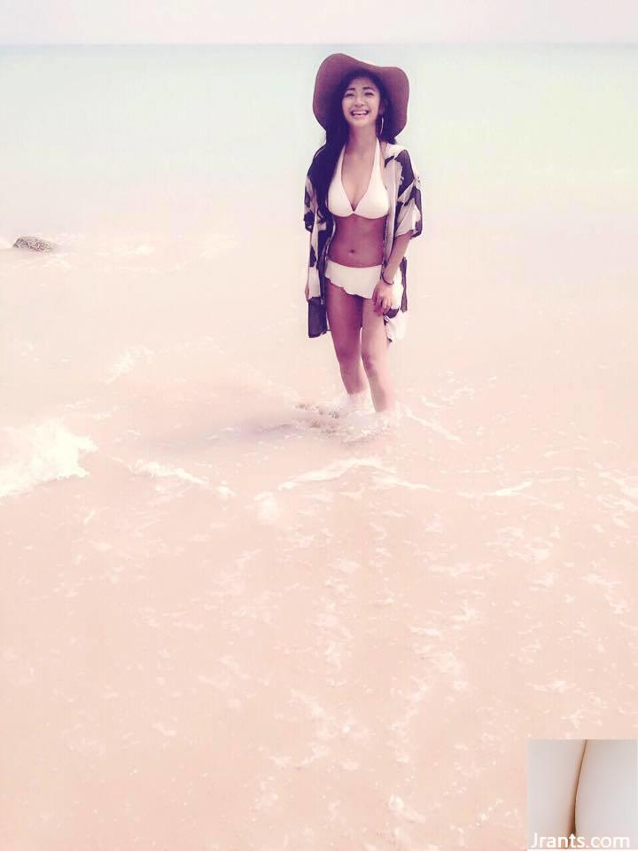 Cô gái xinh đẹp có đôi mắt điện trong cửa hàng quần áo ~ ​​Fefe (Feifei) ~ mặc bikini trắng để khoe vẻ đẹp tự nhiên (32P) - Ảnh 11