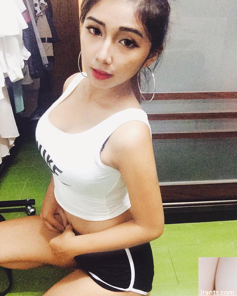 Cô gái xinh đẹp có đôi mắt điện trong cửa hàng quần áo ~ ​​Fefe (Feifei) ~ mặc bikini trắng để khoe vẻ đẹp tự nhiên (32P) - Ảnh 21