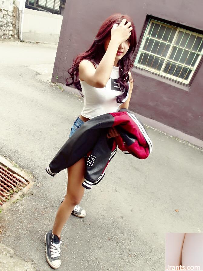 Cô gái xinh đẹp có đôi mắt điện trong cửa hàng quần áo ~ ​​Fefe (Feifei) ~ mặc bikini trắng để khoe vẻ đẹp tự nhiên (32P) - Ảnh 9