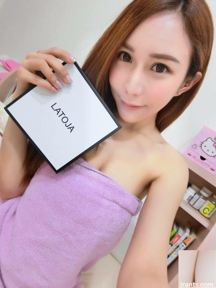 Cô gái nghiệp dư với bộ ngực cúp E ~ Zhan Wanyi ~ chụp ảnh tự sướng trong bộ vest cắt sâu trong xe, để lộ bộ ngực trắng ngần (35P) - Ảnh 9