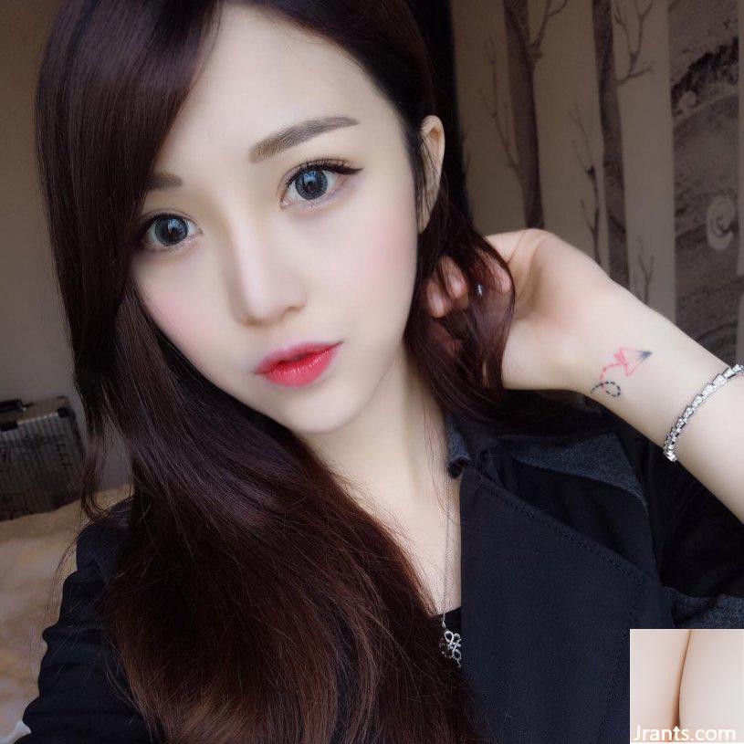 Cô gái xinh đẹp với thân hình đáng kinh ngạc, đôi chân đẹp, khuôn mặt và vòng eo thon, làn da trắng và đôi mắt điện ~ Crystal Lee ~ Làm sao tôi có thể đứng được khi đi xe đạp như thế này (55P)