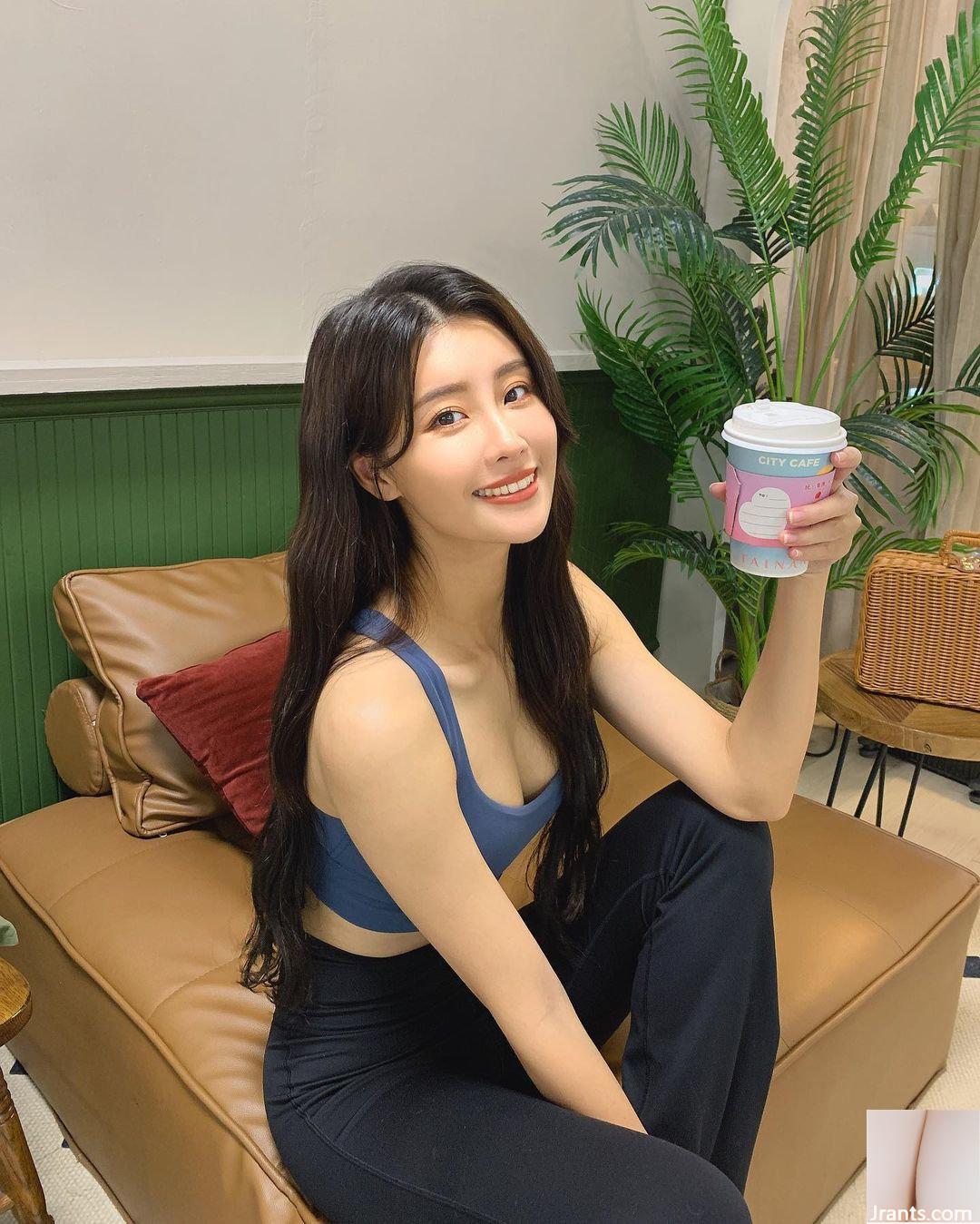 “Lin Zhenyi YUNA” có làn da trắng và bộ ngực mềm mại, mùi thơm của sữa có thể ngửi thấy từ màn hình (10P)