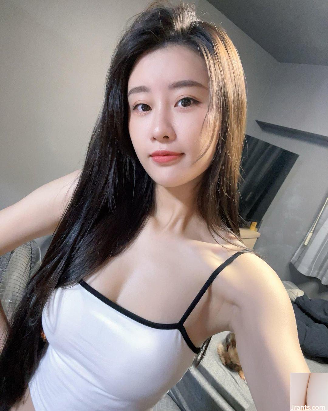 “Lin Zhenyi YUNA” có làn da trắng và bộ ngực mềm mại, mùi thơm của sữa có thể ngửi thấy từ màn hình (10P) - Ảnh 5