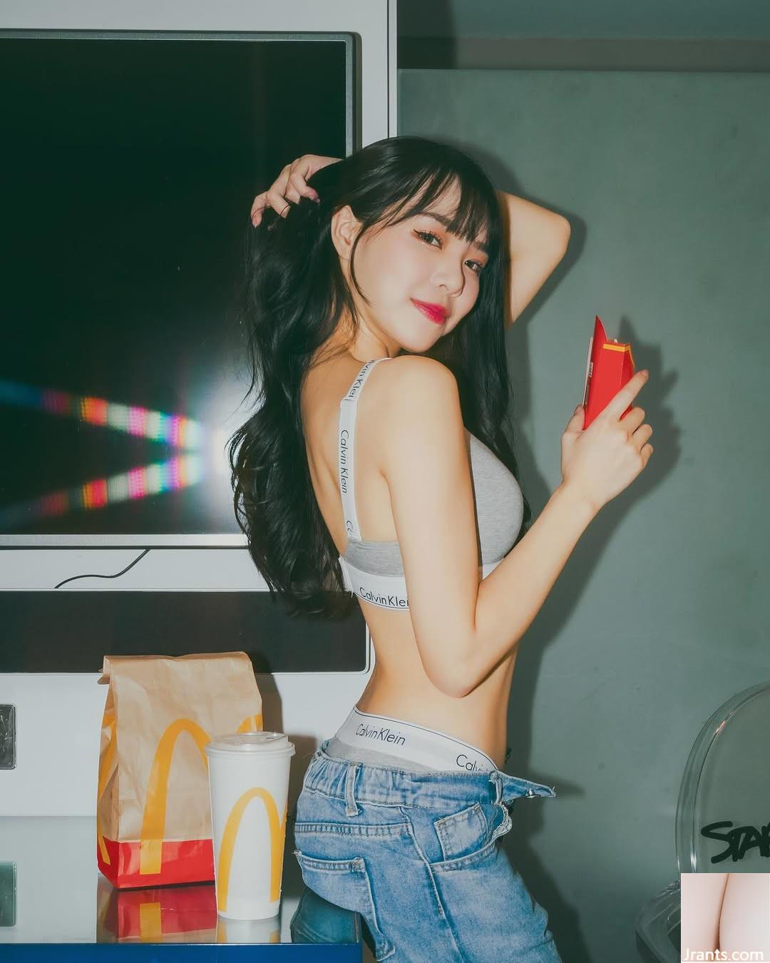 Vòng một nóng bỏng của “Xi Xi” thổi bùng và vóc dáng gợi cảm khiến dân tình phát cuồng (10P) - Ảnh 9