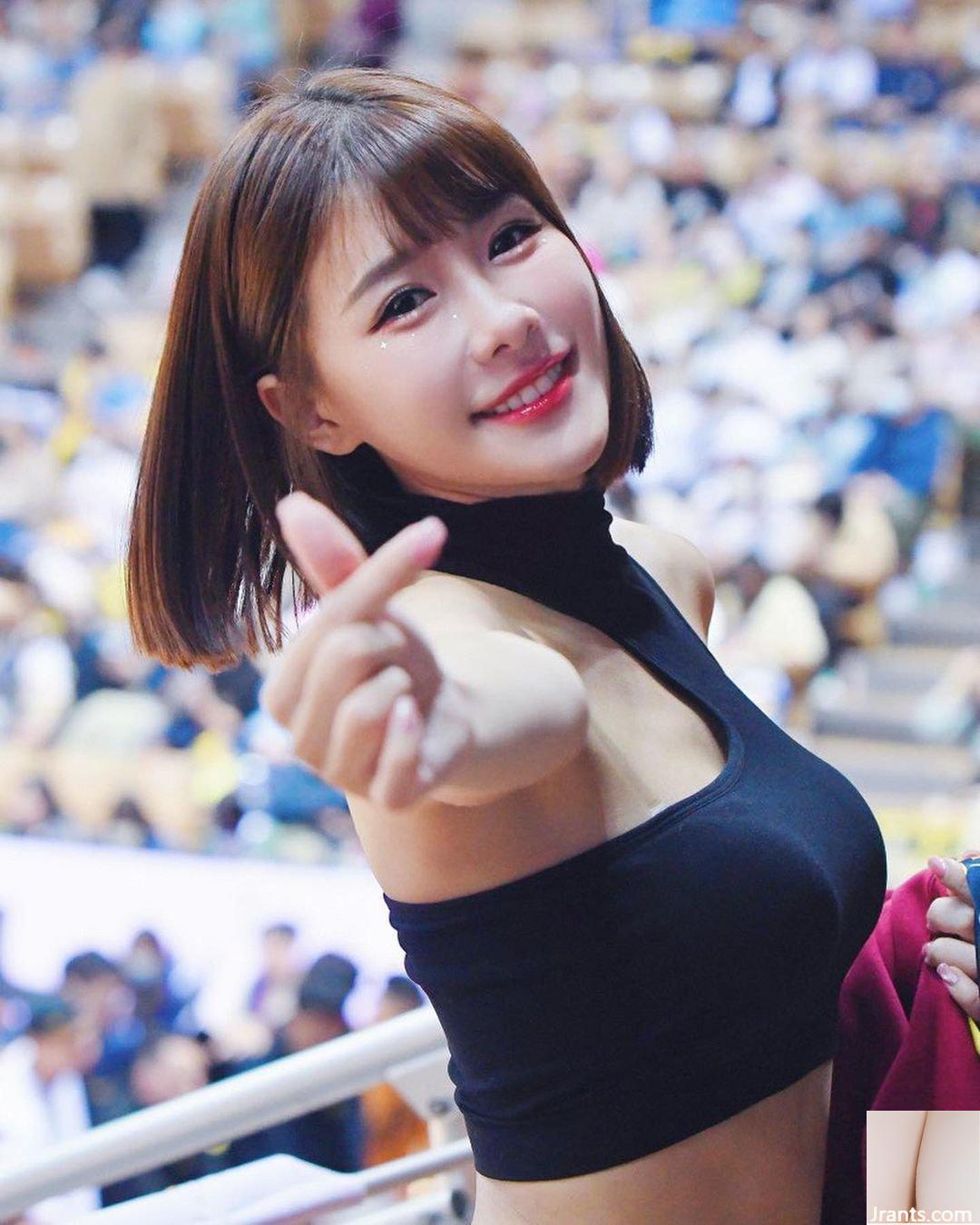 Cư dân mạng không thể cưỡng lại hình ảnh cực kỳ quyến rũ của cô gái cổ vũ “Chen Bobo” với cặp mông nâng cao (10P) - Ảnh 10