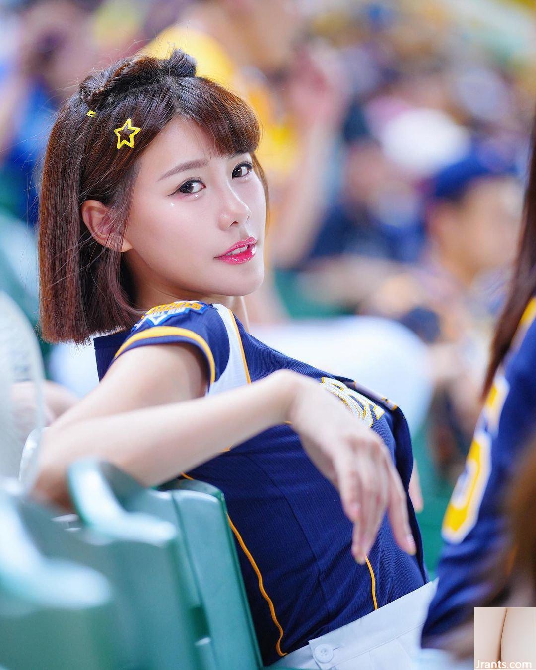 Cư dân mạng không thể cưỡng lại hình ảnh cực kỳ quyến rũ của cô gái cổ vũ “Chen Bobo” với cặp mông nâng cao (10P) - Ảnh 8