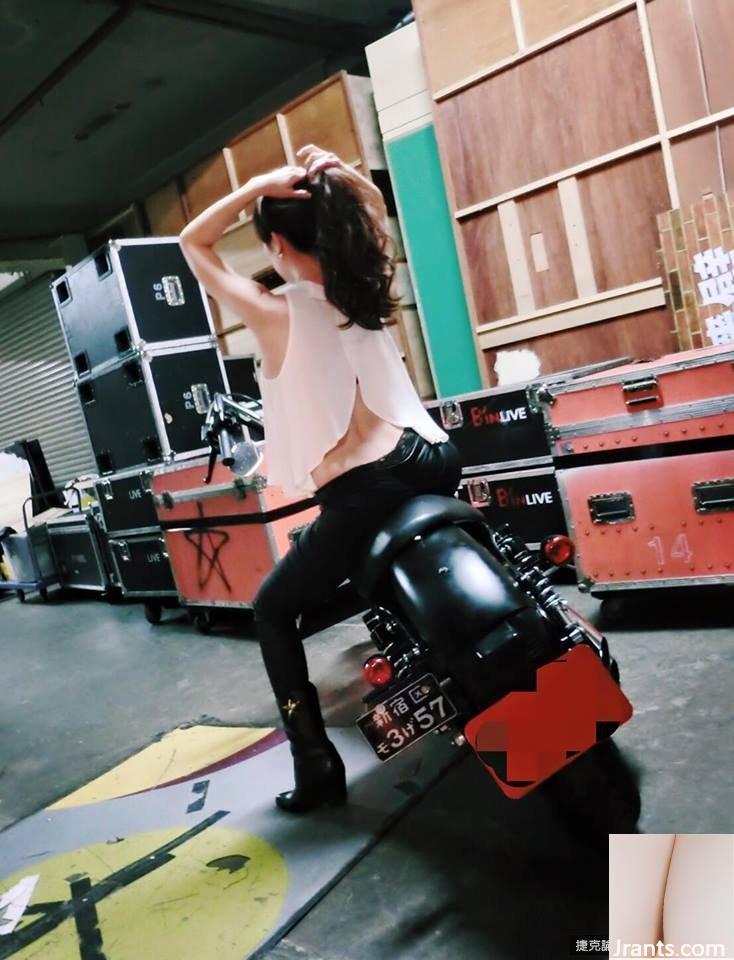 Kimiko cởi cúc quần, cởi bỏ nội y nóng bỏng và bắt mắt (39P) - Ảnh 37