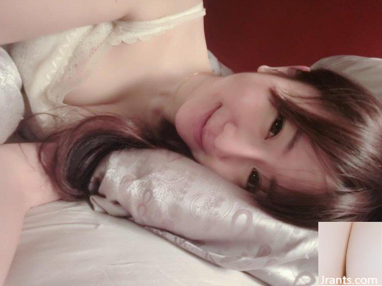 Madou ~ T sexy 34D (Tiffany Chen)~ chỉ mặc quần lót và gối để bạn ôm anh ấy mỗi ngày (46P) - Ảnh 41