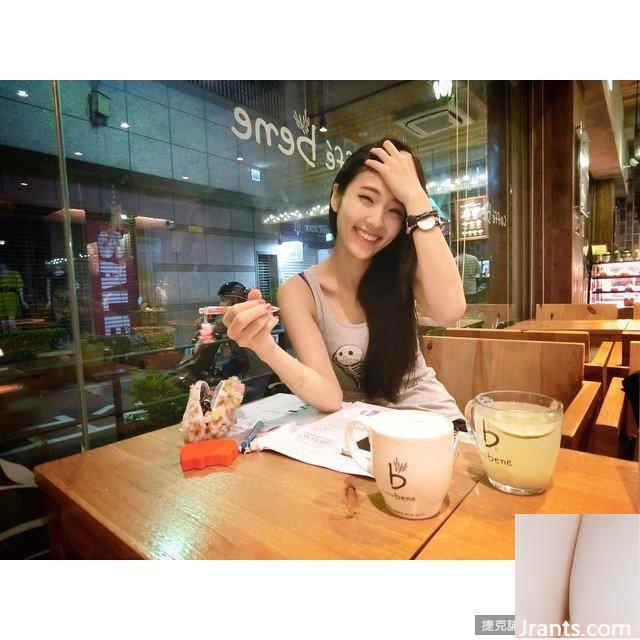 Cô nàng nóng bỏng với làn da trắng, ngọt ngào và ngực khủng Tiancai đến từ Đại học Y Trung Sơn ~ Emily ~ nóng bỏng bên đường ray đến nỗi cô sẵn sàng khoe dáng bằng những bức ảnh cắt xẻ sâu (59P) - Ảnh 11