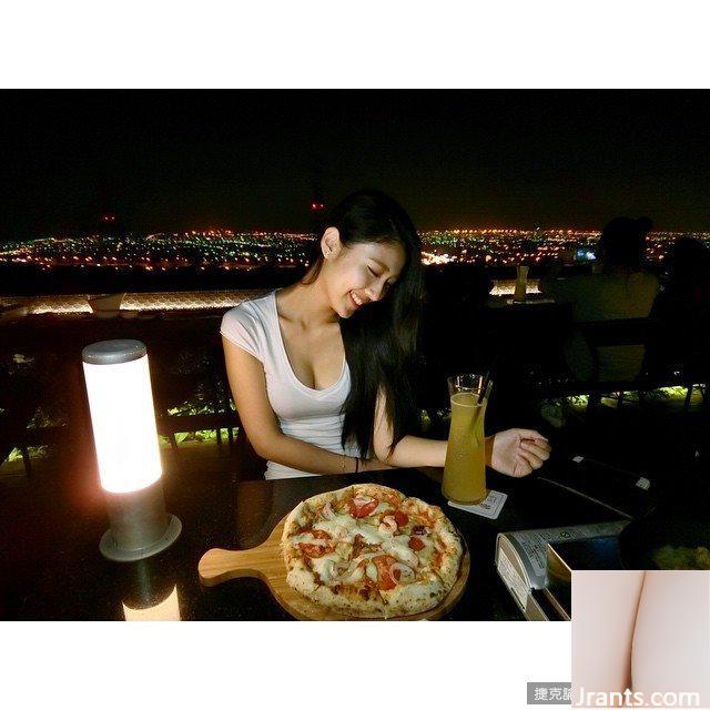 Cô nàng nóng bỏng với làn da trắng, ngọt ngào và ngực khủng Tiancai đến từ Đại học Y Trung Sơn ~ Emily ~ nóng bỏng bên đường ray đến nỗi cô sẵn sàng khoe dáng bằng những bức ảnh cắt xẻ sâu (59P) - Ảnh 23