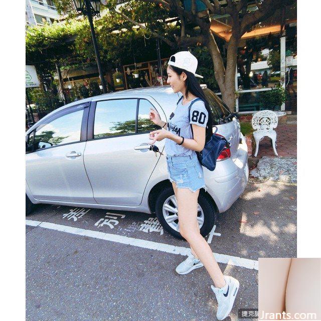 Cô nàng nóng bỏng với làn da trắng, ngọt ngào và ngực khủng Tiancai đến từ Đại học Y Trung Sơn ~ Emily ~ nóng bỏng bên đường ray đến nỗi cô sẵn sàng khoe dáng bằng những bức ảnh cắt xẻ sâu (59P) - Ảnh 38