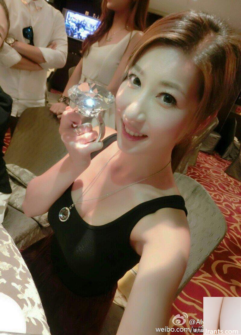 Bộ bikini nóng bỏng và bộ ngực độc đoán của em gái 36E Hong Kong Chen Wanheng (19P) - Ảnh 13