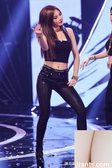 Tạp chí “APLUS”~HyunA cởi bỏ nội y! Nam bán cầu + lộ mông tươi tắn (30P) - Ảnh 22