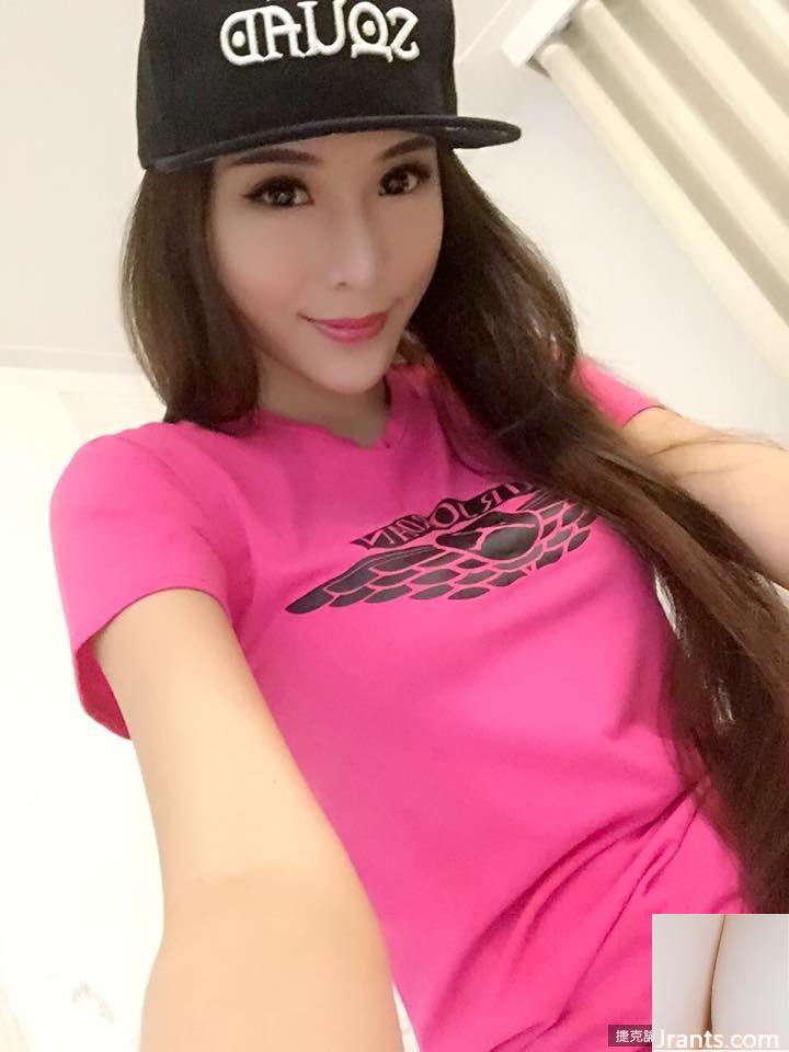 32C sexy và nóng bỏng D”~Li Xiaoxing~Chụp ảnh tự sướng với bộ ngực lộ ra trên taxi, đường cong ngực siêu quyến rũ (70P) - Ảnh 21