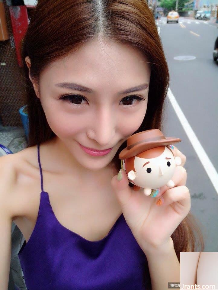 32C sexy và nóng bỏng D”~Li Xiaoxing~Chụp ảnh tự sướng với bộ ngực lộ ra trên taxi, đường cong ngực siêu quyến rũ (70P) - Ảnh 28