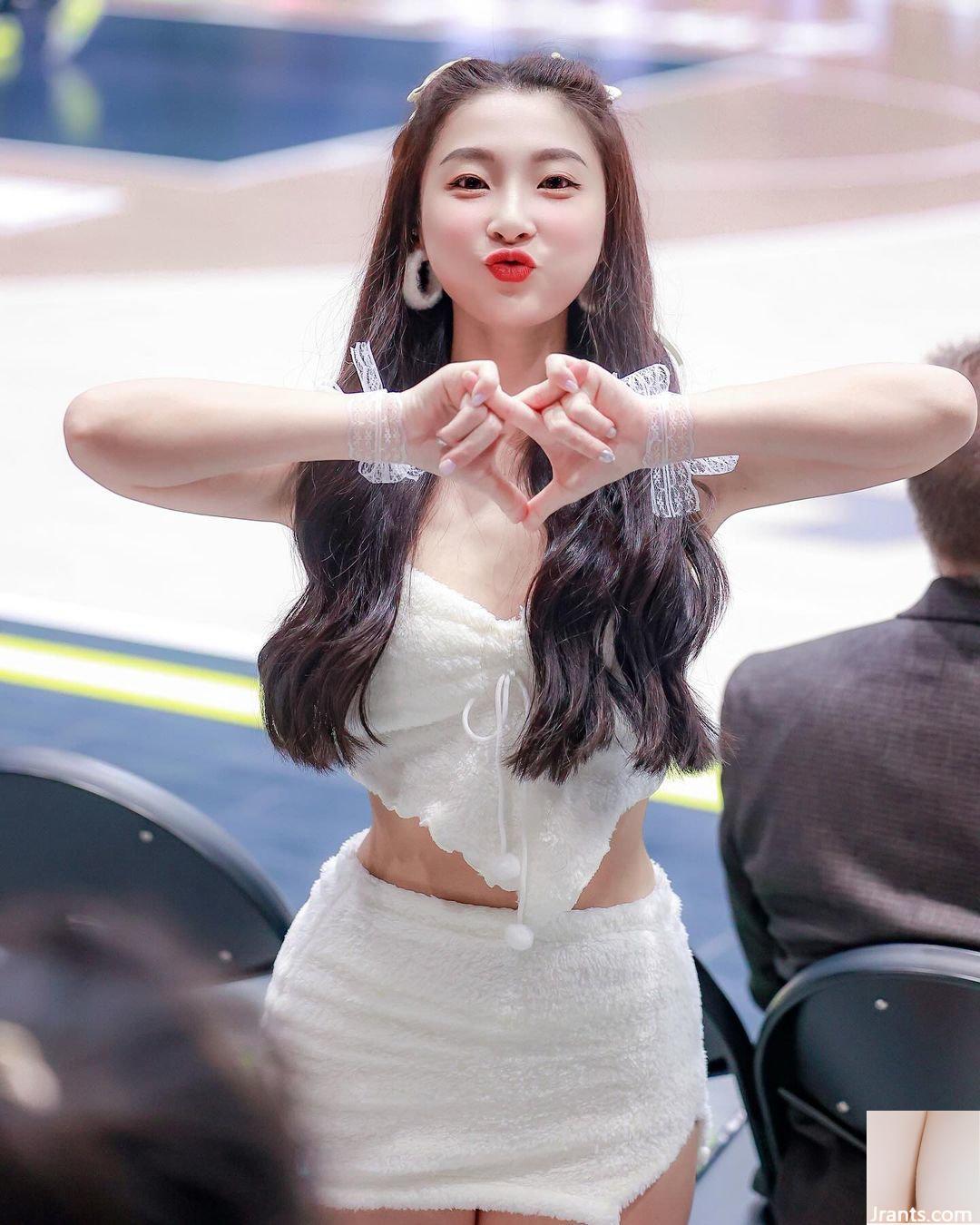 Bộ ngực đẹp đầy đặn của “gà” khó kiểm soát, ảnh áo tắm cực cay (10P) - Ảnh 7