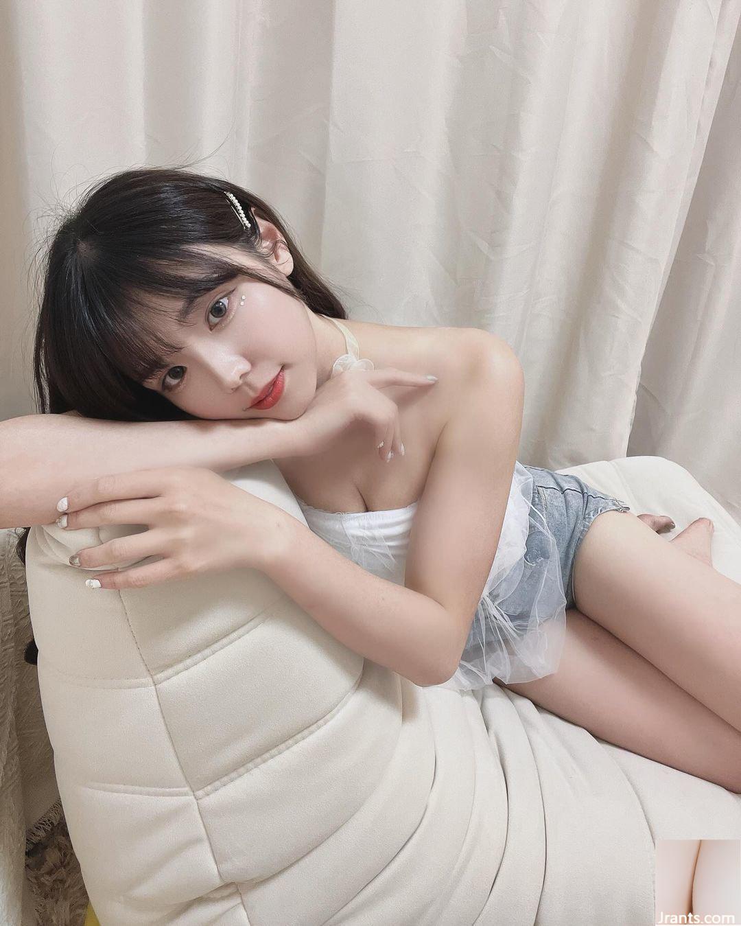 (Zoe Rouyi” Không có giới hạn cho những đường cong quyến rũ và vẻ ngoài đáng kinh ngạc của những bức ảnh tà ác (10P) - Ảnh 9