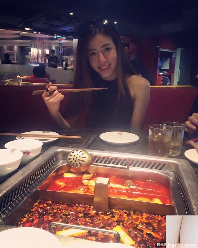 Cô gái xinh đẹp tươi tắn của Malaysia ~ Huang Wei Ni ~ những bức ảnh cuộc sống trong sáng với làn da trắng và đôi chân đẹp thật ngọt ngào (32P) - Ảnh 26