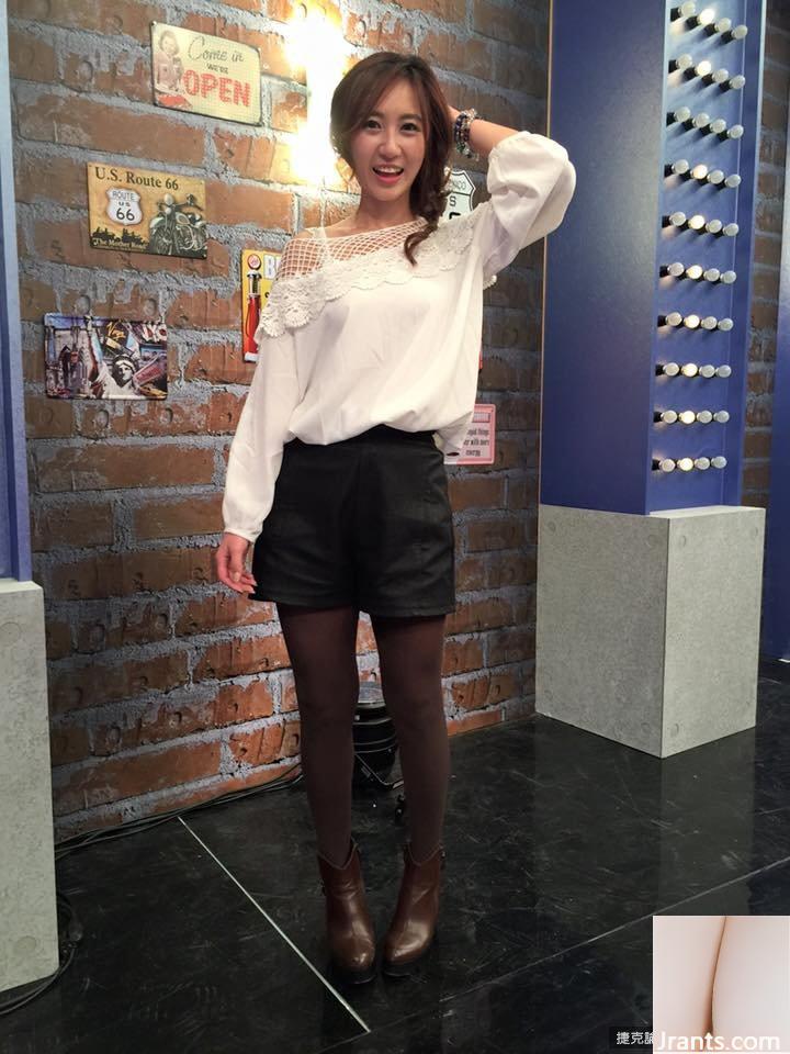 Madou ngọt ngào cúp F ~ Cai Xiaojie (Cai Yunjie) ~ Bộ ảnh hở hang mặc bikini được lan truyền với “đậu hồng” lộ trên ngực (45P - Ảnh 21