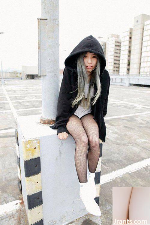 Lớp yoga bikini trong khu rừng tươi tốt, cô nàng ngư dân nhỏ gợi cảm Cinderellax Gao Zini (25P) - Ảnh 17