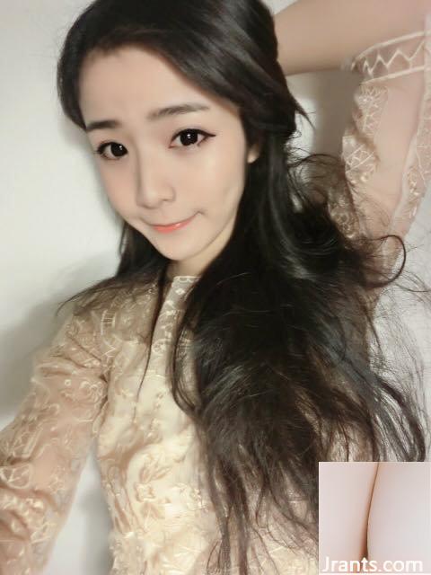 Hot girl Thâm Quyến với đôi mắt điện ~Verona Xie Zhewei ~ selfie với bộ ngực nhỏ và khe hở hơi lộ ra ngoài rất bắt mắt (35P) - Ảnh 21