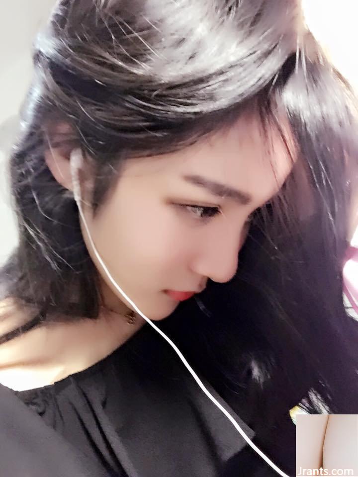 Hot girl Thâm Quyến với đôi mắt điện ~Verona Xie Zhewei ~ selfie với bộ ngực nhỏ và khe hở hơi lộ ra ngoài rất bắt mắt (35P) - Ảnh 25