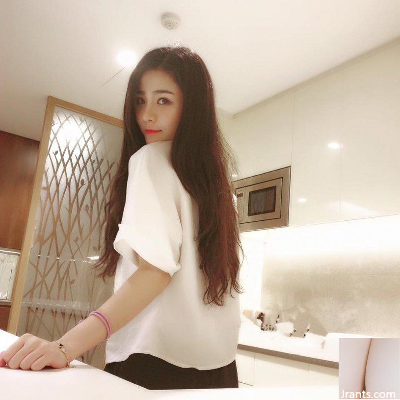 Hot girl Thâm Quyến với đôi mắt điện ~Verona Xie Zhewei ~ selfie với bộ ngực nhỏ và khe hở hơi lộ ra ngoài rất bắt mắt (35P) - Ảnh 6