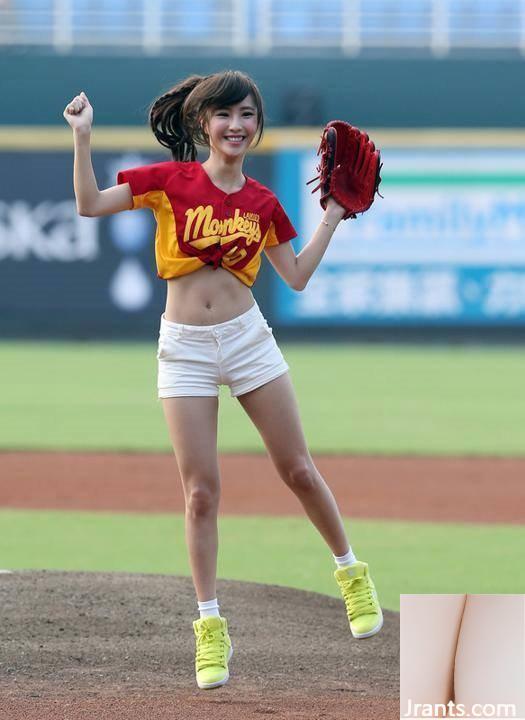 Lên bìa FHM Men, “ngực xương cá” siêu sâu Nữ thần E-cup Xiao Jasmine Chen Lixi (24P) - Ảnh 4