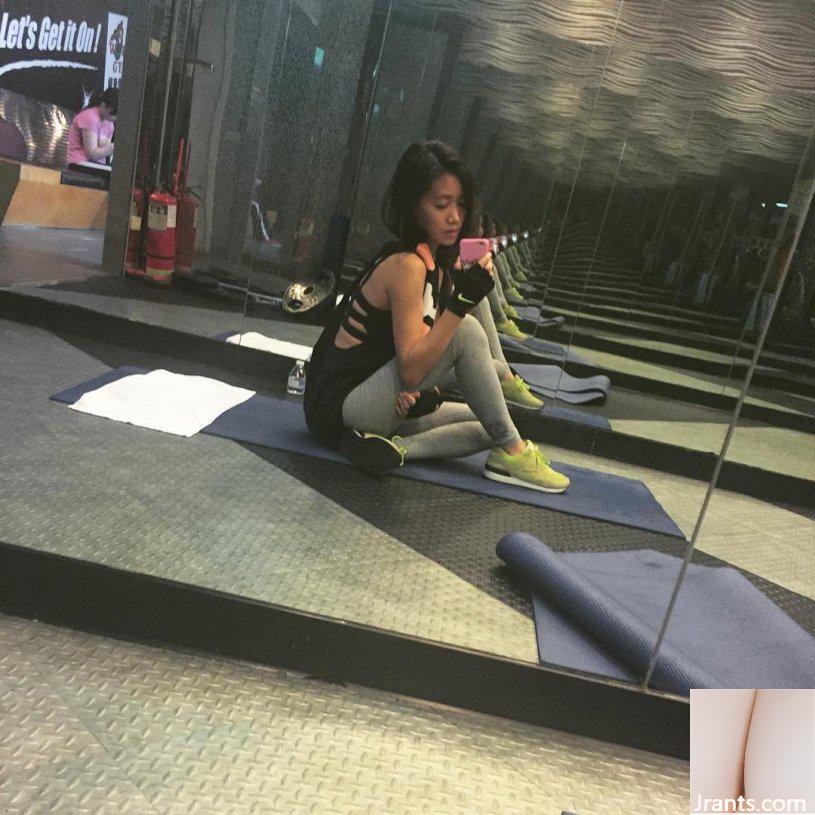 Cô gái ngọt ngào trong nắng với đôi chân thẳng đẹp ~ Tiffany Chu ~ dáng chuẩn trong bộ bikini + vòng eo rắn nước lộn ngược (41P) - Ảnh 35