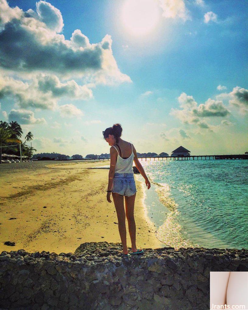 Cô gái ngọt ngào trong nắng với đôi chân thẳng đẹp ~ Tiffany Chu ~ dáng chuẩn trong bộ bikini + vòng eo rắn nước lộn ngược (41P) - Ảnh 38