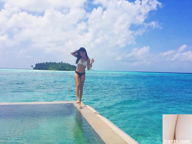 Cô gái ngọt ngào trong nắng với đôi chân thẳng đẹp ~ Tiffany Chu ~ dáng chuẩn trong bộ bikini + vòng eo rắn nước lộn ngược (41P) - Ảnh 7