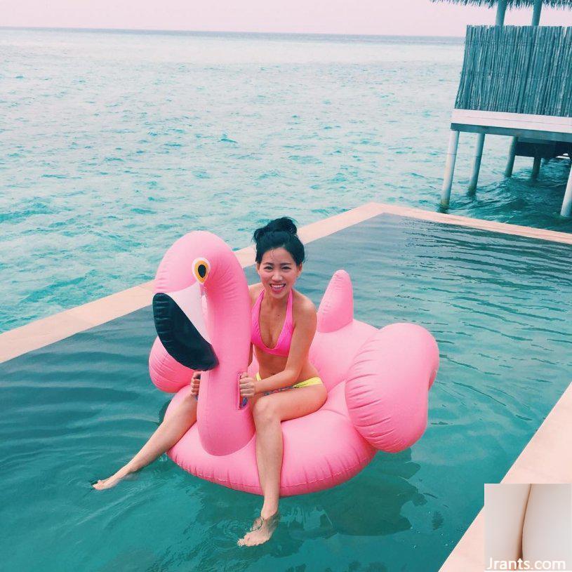 Cô gái ngọt ngào trong nắng với đôi chân thẳng đẹp ~ Tiffany Chu ~ dáng chuẩn trong bộ bikini + vòng eo rắn nước lộn ngược (41P) - Ảnh 9