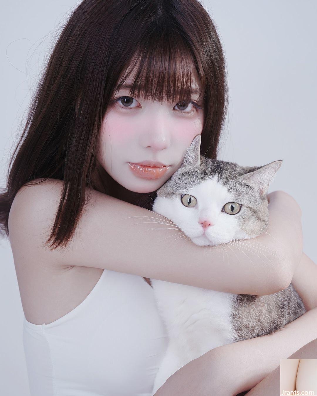 Cô nàng ngựa nhỏ “皊皊” có khuôn mặt quyến rũ và thân hình bụ bẫm, sức quyến rũ khó cưỡng (10P)