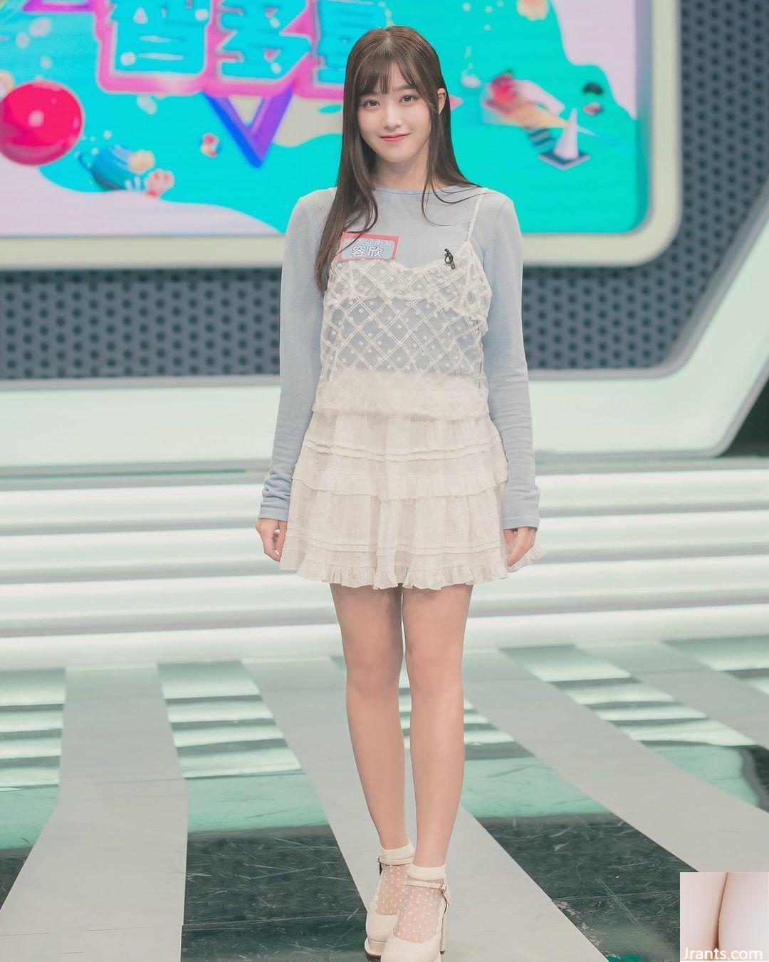 Mỹ nhân học đường nổi tiếng “Rong Xin Fiona” sở hữu gương mặt điển trai khiến người ta mê mẩn (10P) - Ảnh 4