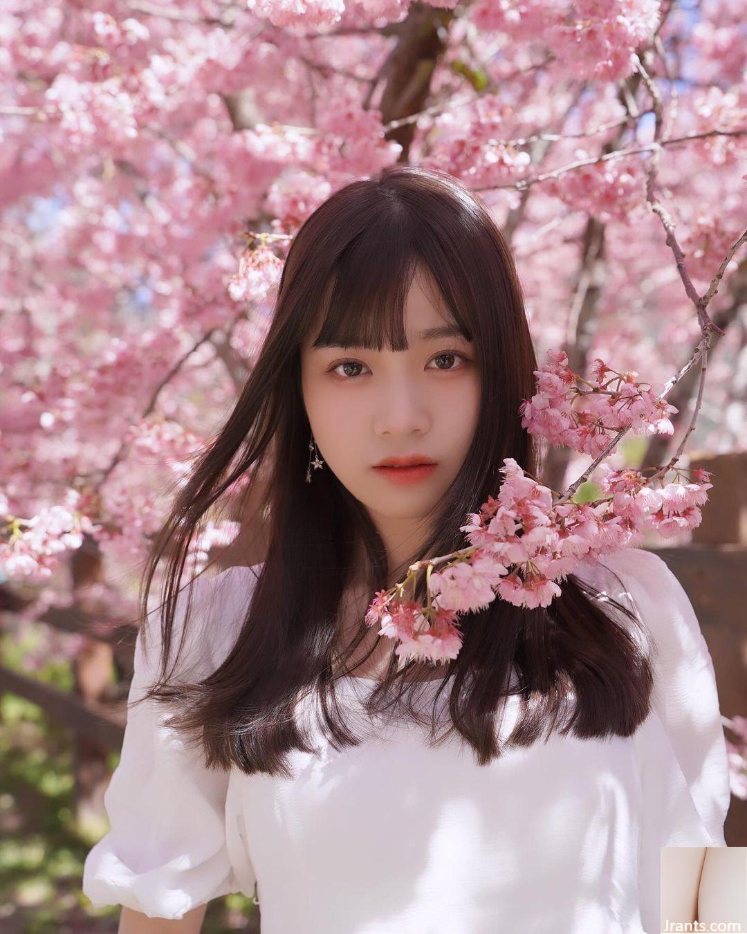 Mỹ nhân học đường nổi tiếng “Rong Xin Fiona” sở hữu gương mặt điển trai khiến người ta mê mẩn (10P) - Ảnh 6