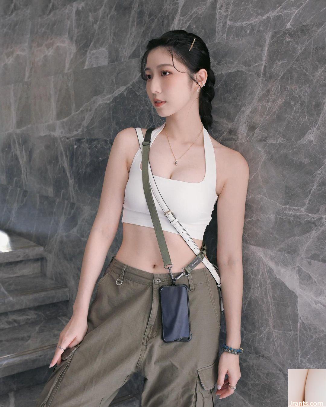 Người đẹp Internet “Long Weiwei” có khuôn mặt khí chất và thân hình chuẩn … (10P)