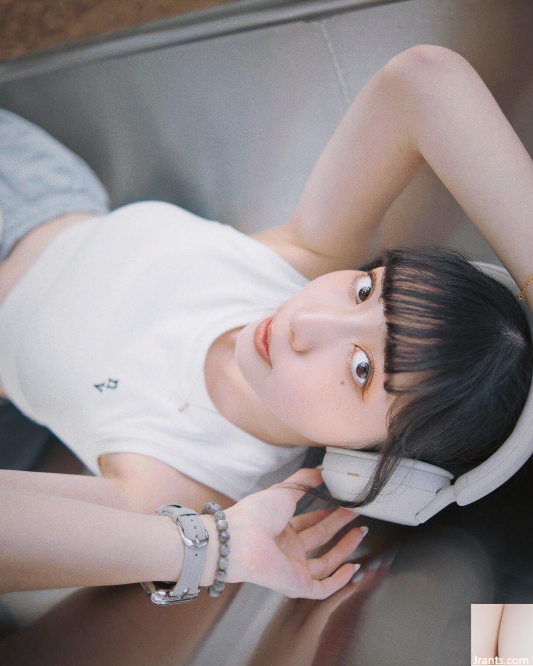 Người đẹp Internet “Long Weiwei” có khuôn mặt khí chất và thân hình chuẩn … (10P) - Ảnh 8