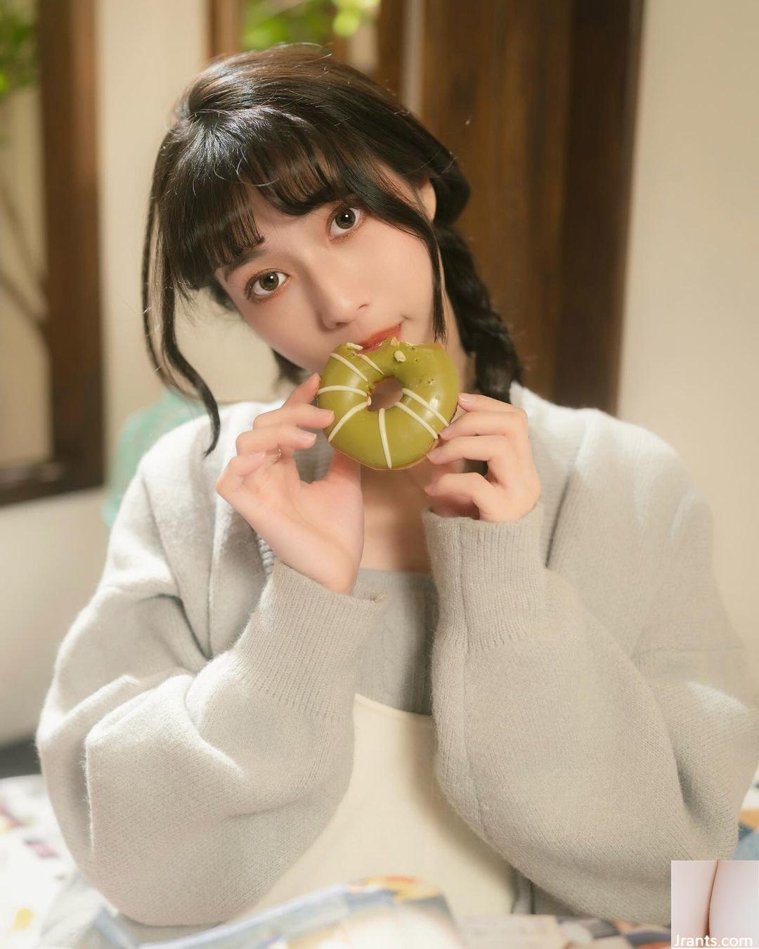 Người đẹp Internet “Long Weiwei” có khuôn mặt khí chất và thân hình chuẩn … (10P) - Ảnh 9