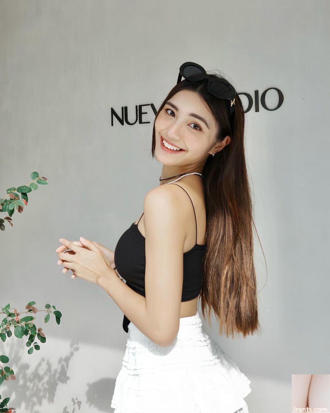 Người đẹp “Sasha” mặc trang phục hết sức chân thành, để lộ khe hở sâu hút mắt và khiến vòng 1 trông ngứa ngáy (10P) - Ảnh 2