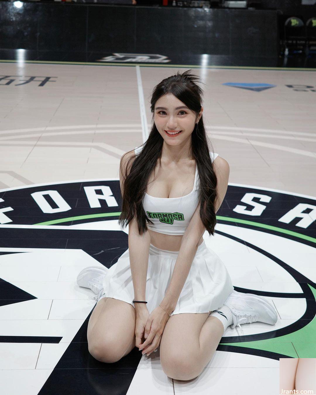 Người đẹp “Sasha” mặc trang phục hết sức chân thành, để lộ khe hở sâu hút mắt và khiến vòng 1 trông ngứa ngáy (10P) - Ảnh 8