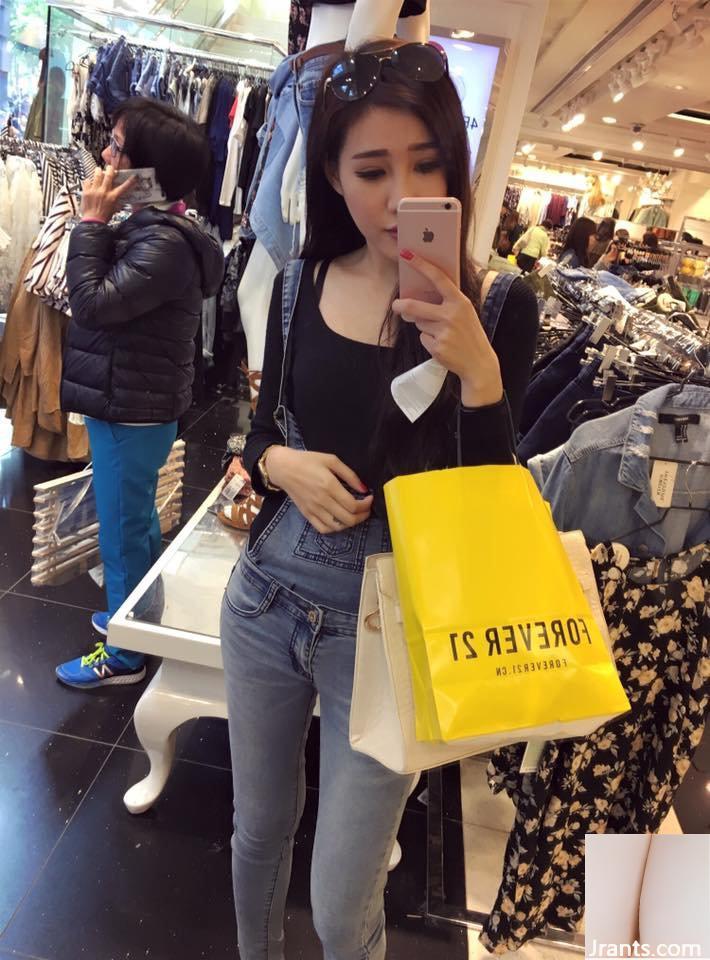 Người mẫu trẻ gợi cảm ngực C ~ Guai Huang Weiwei ~ Chỉ mặc quần lót và đồ lót trong bồn tắm, cặp mông trắng nõn soi gương (28P) - Ảnh 12