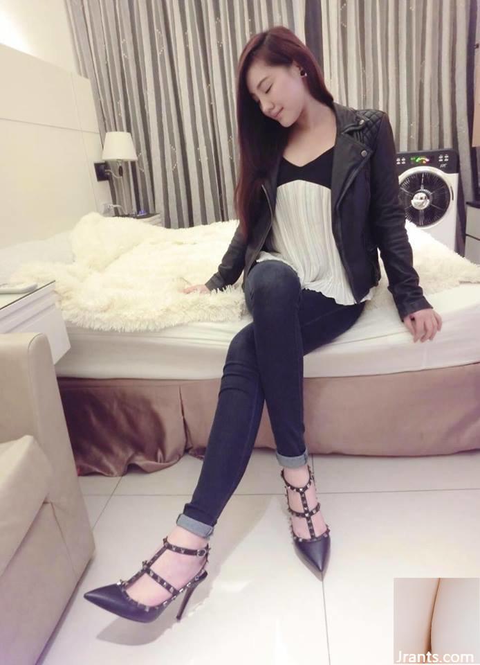 Người mẫu trẻ gợi cảm ngực C ~ Guai Huang Weiwei ~ Chỉ mặc quần lót và đồ lót trong bồn tắm, cặp mông trắng nõn soi gương (28P) - Ảnh 2