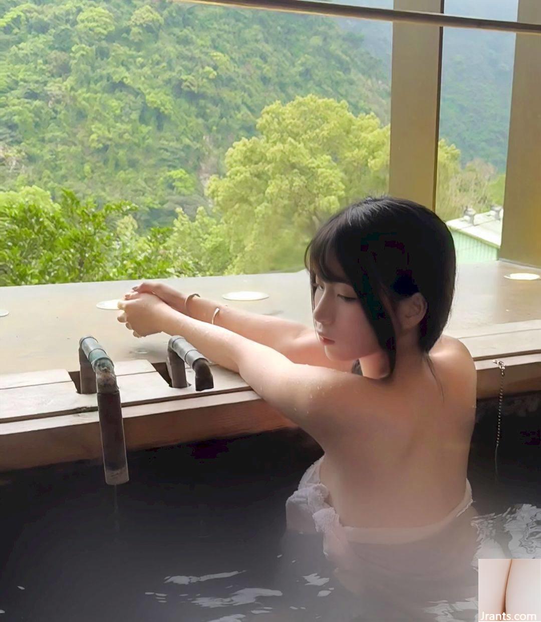 Sinyu, một cô gái xinh đẹp đến từ Hong Kong, có khí chất ngọt ngào khi chụp ảnh trên biển, hóa ra dáng người của cô đã bị che khuất. - Ảnh 11