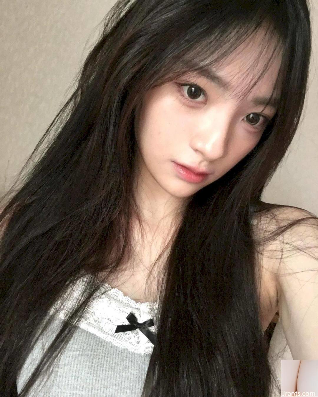 Cô gái xinh đẹp “y_unn.h” đến từ Đài Loan có khuôn mặt thanh tú, khí chất ngọt ngào và quyến rũ. Một số cư dân mạng cho rằng: “Vợ ơi”, “Người đẹp ơi, hãy ra mắt đi”. - Ảnh 9