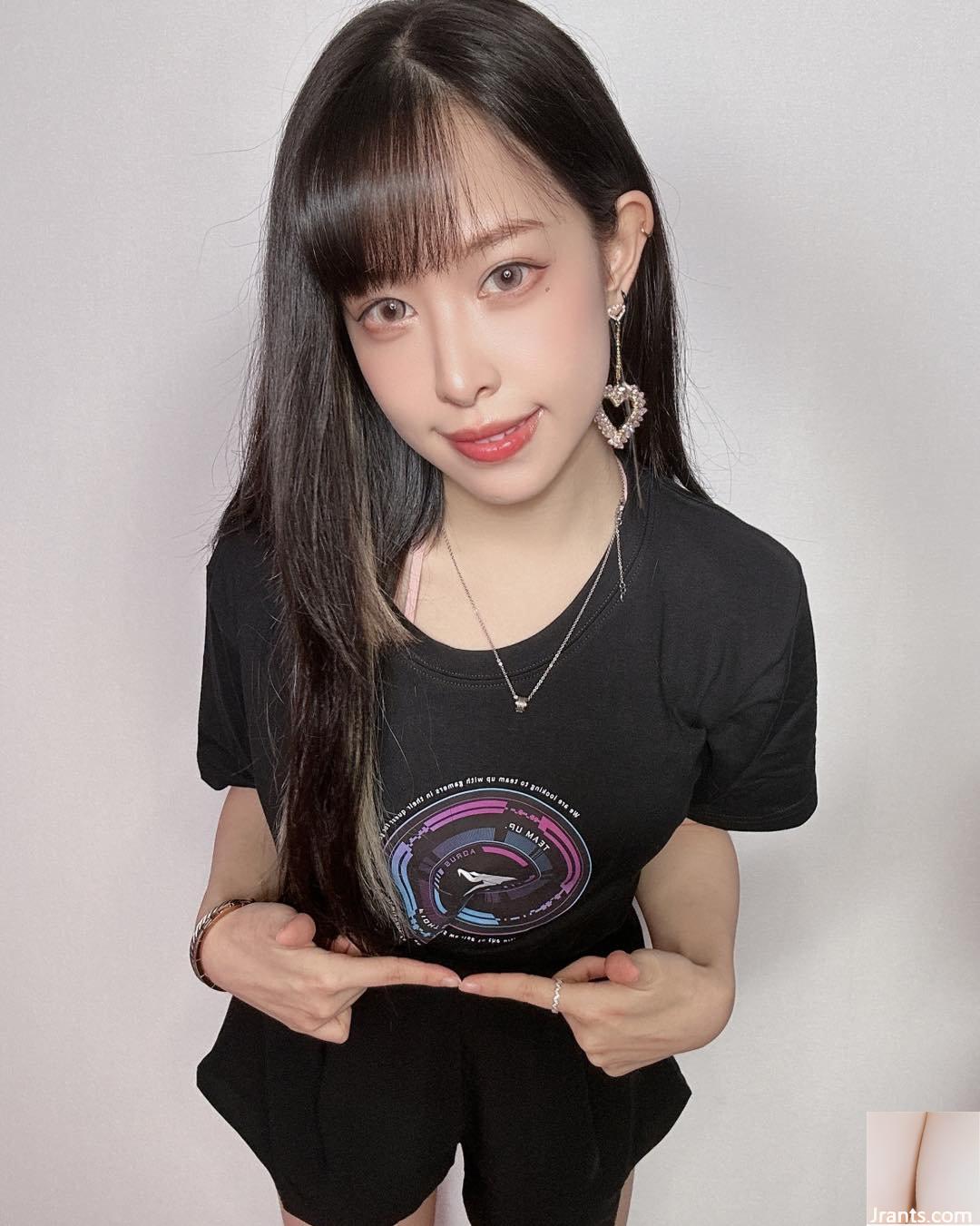 Hot girl “Dada” không ngần ngại khoe vóc dáng ma quái và độ nóng bỏng (10P)