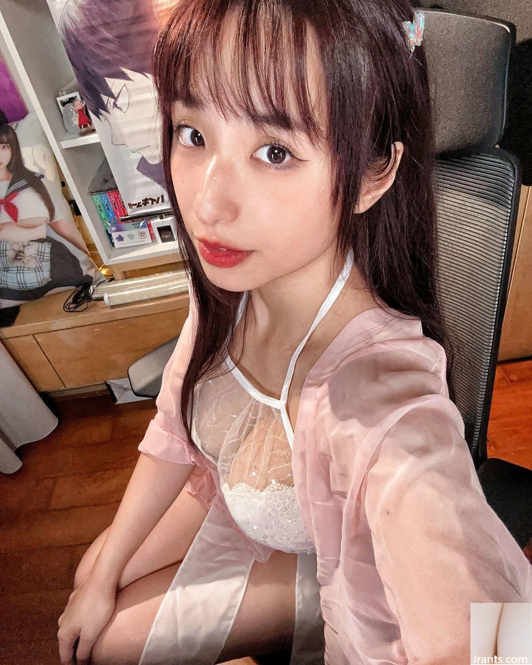 Người nổi tiếng trên mạng “Ping Ping Peng Peng” khoe khe ngực sâu, bộ ngực tuyết và cặp mông săn chắc trông thật quyến rũ (10P) - Ảnh 10